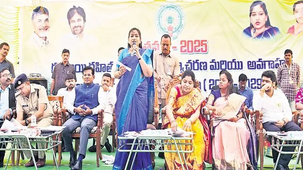 అమాయకులతో గంజాయి సాగు 