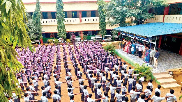 ‘తల్లికి వందనం’ ప్రారంభం 