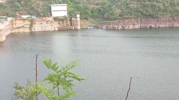  కొనసాగుతోన్న వరద  