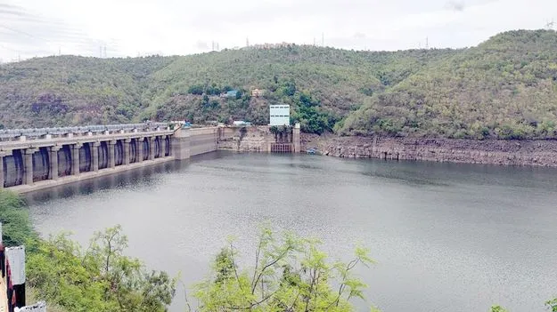 శ్రీశైలం ప్రాజెక్టుకు భారీగా వరద