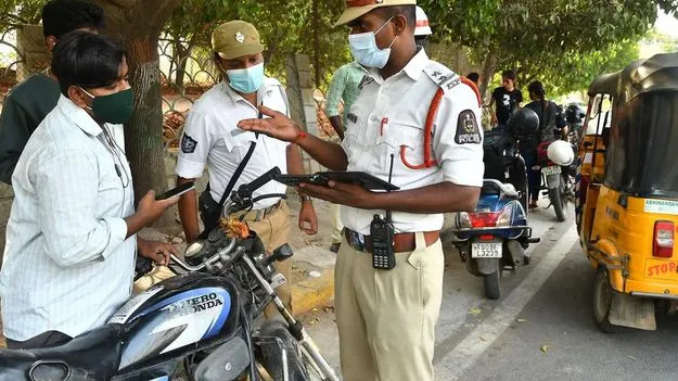 Traffic Fines: చీటికిమాటికి ట్రాఫిక్‌ చలాన్లు వేయకుండా చర్యలు తీసుకోవాలి: వీహెచ్‌
