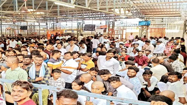 శ్రీశైలంలో భక్తుల రద్దీ