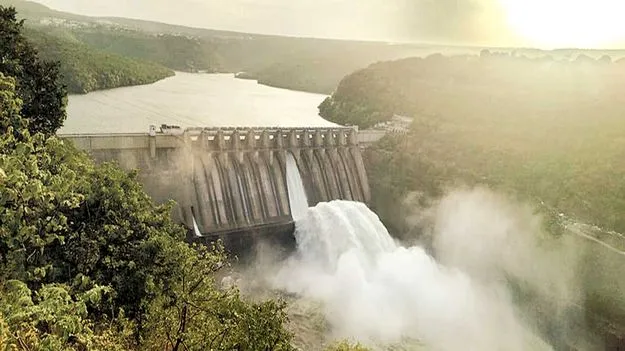 ఒక్క గేటు ద్వారా నీరు విడుదల