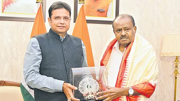 HD Kumaraswamy: సీసీఐ, ఎస్‌ఐఐఎల్‌ పునరుద్ధరణకు చర్యలు
