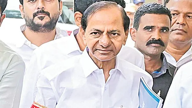 KCR: నీటి నిల్వ నిర్ణయం అధికారులదే