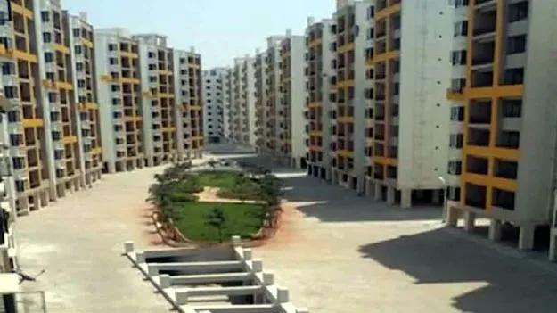 Double Bedroom Flats: పోచారంలో ఫ్లాట్ల వేలం.. 36 కోట్ల ఆదాయం