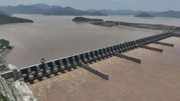 పెరుగుతూ.. శాంతిస్తూ..