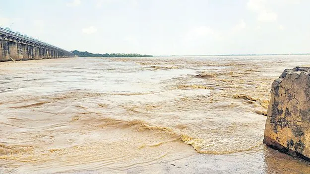 కోనసీమ గోదావరి లంకల్లో వణుకు