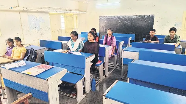 తొలి రోజు హాజరు అంతంత మాత్రమే...