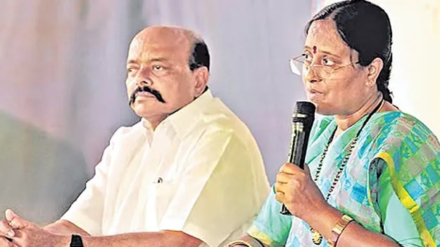 Konda Surekha: కాంగ్రెస్‌‌లో మేం ఉండాలా? కొండా దంపతులా?