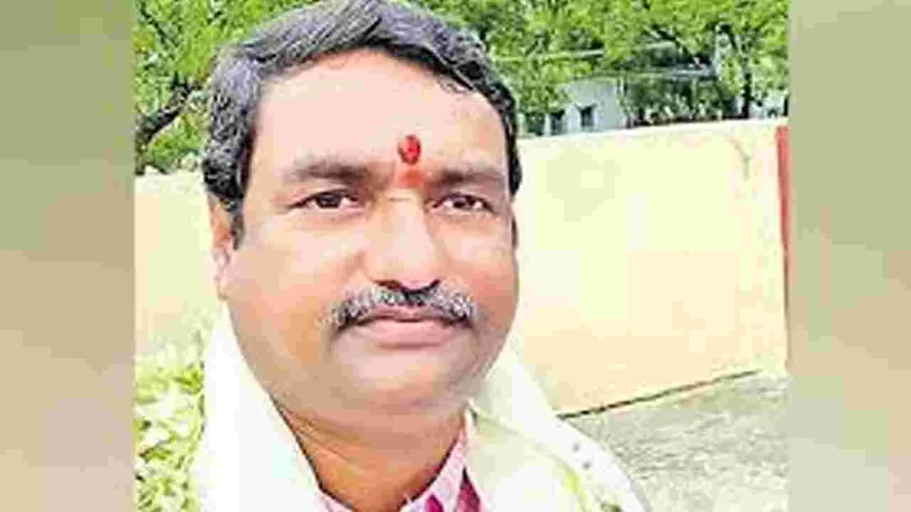 లాకర్లలో ఆస్తులు రూ.5 కోట్లపైనే!