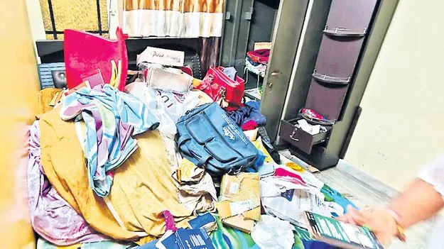 పెళ్లింట్లో భారీ చోరీ