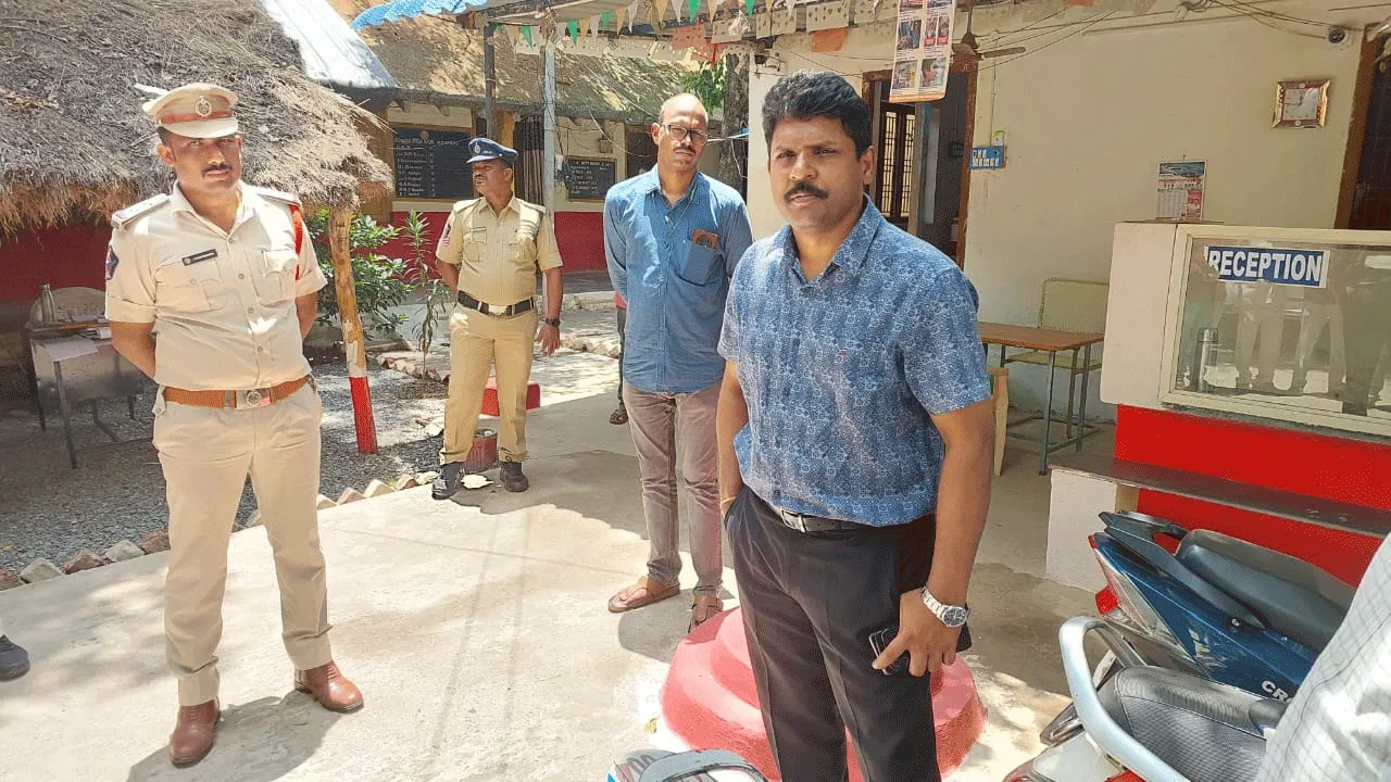 నకిలీ పట్టాలపై ప్రత్యేక దృష్టి సారించాలి :ఎస్పీ