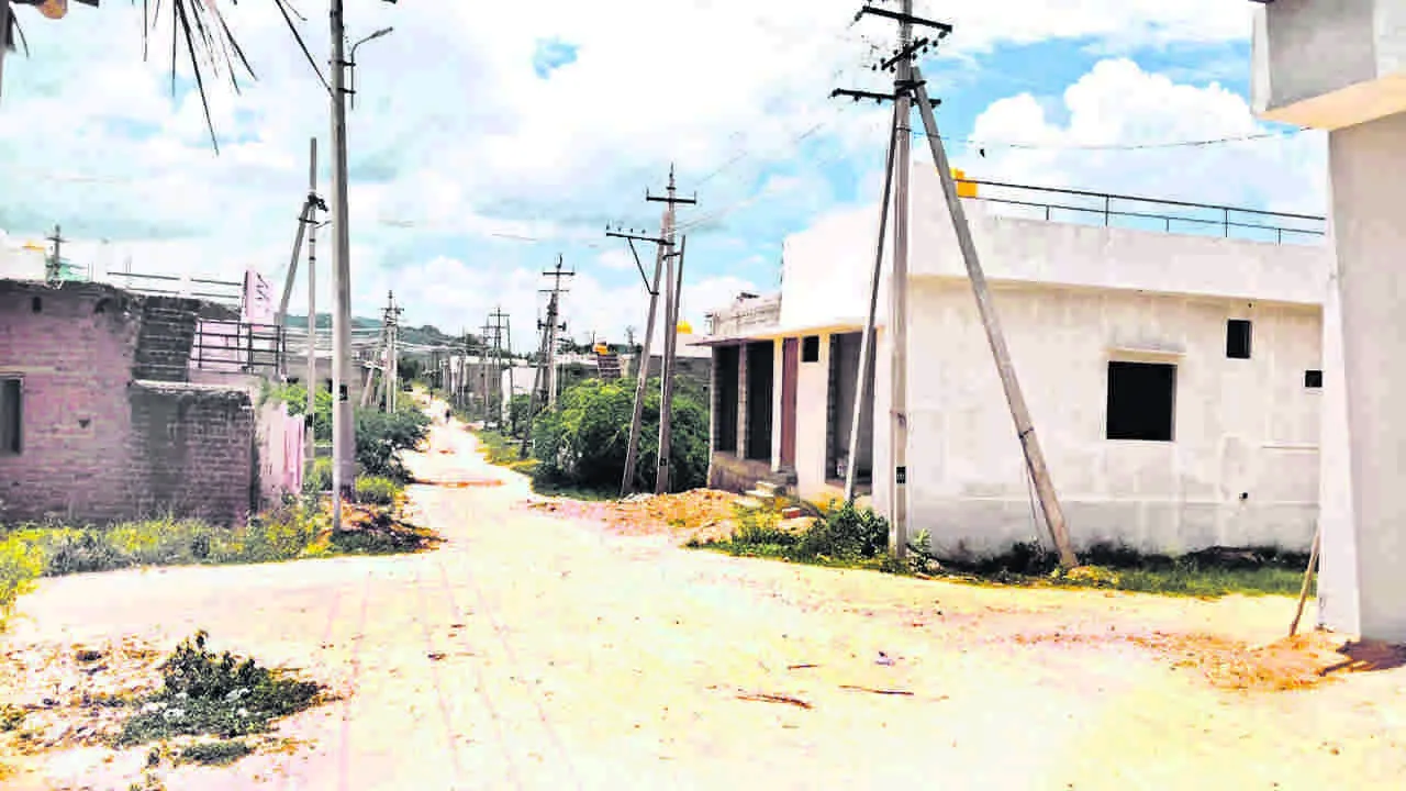 LAY OUT: వెలుగుచూస్తున్న జగనన్న కాలనీల అక్రమాలు 