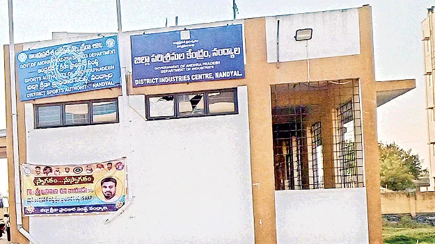 కనీస సౌకర్యాలు కరువు