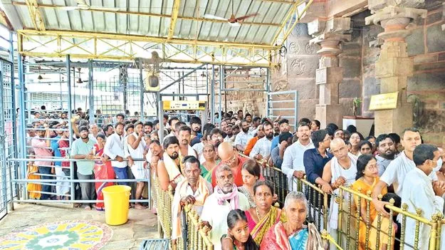    రేపటి నుంచి శ్రీశైలంలో ఉచిత స్పర్శ దర్శనం నిలుపుదల