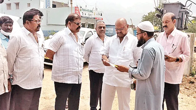 అక్రమంగా లేఅవుట్లు వేస్తే చర్యలు