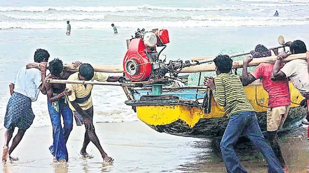 చేపల వేటకు వేళాయె!