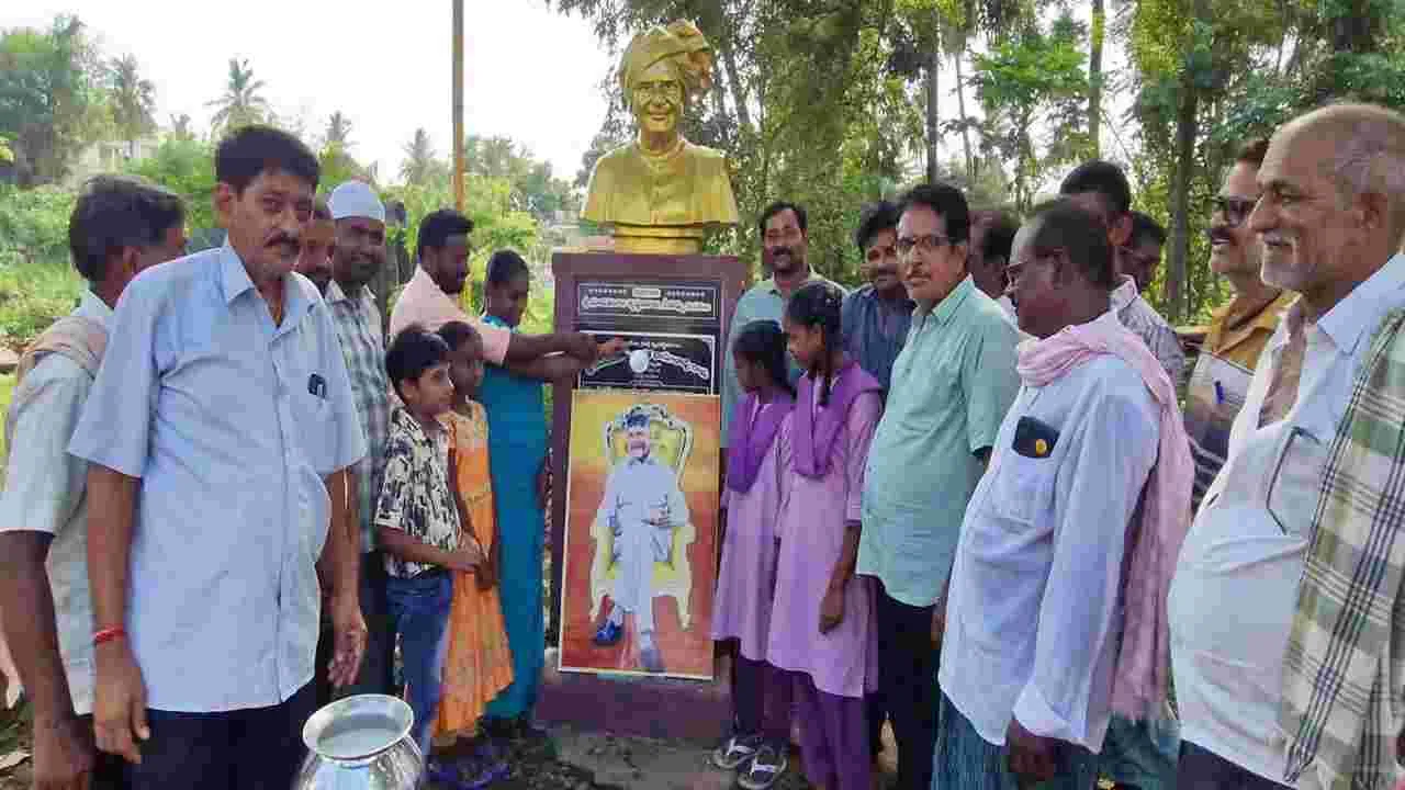 అమ్మకు.. అండగా
