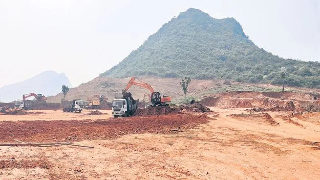 భూ దోపిడీపై సా..గుతున్న విచారణ