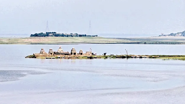  శ్రీశైలానికి పోటెత్తుతున్న వరద