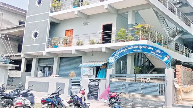 బాలికల బడికి సొంత గూడు ఎన్నడో?