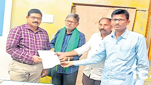 గోవాడ రైతులు, కార్మికుల బకాయిలు చెల్లించండి