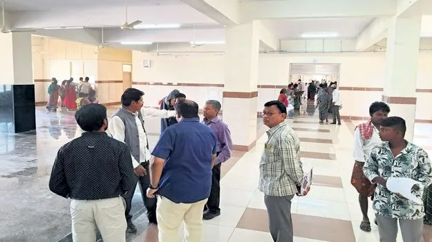 జిల్లా ఆసుపత్రికి పెరుగుతున్న రోగుల తాకిడి 