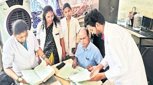 కేజీహెచ్‌ ట్రైబల్‌ సెల్‌ను డీఎంహెచ్‌వో తనిఖీ  