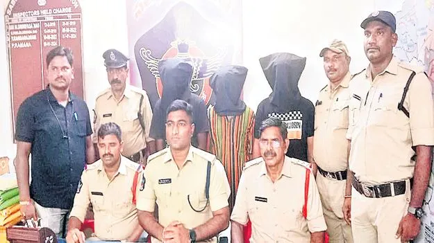 ట్రాన్స్‌ఫార్మర్ల చోరీ కేసులో ముగ్గురి అరెస్టు 