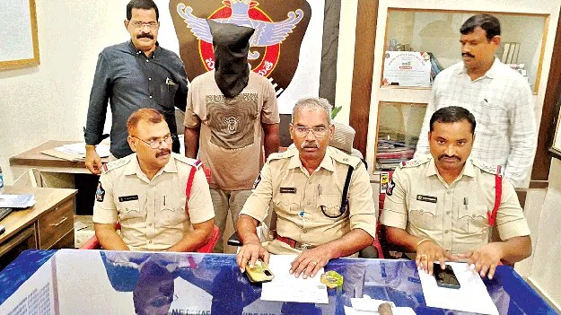  మోటార్‌ బాగు చేయడానికి వెళ్లి..