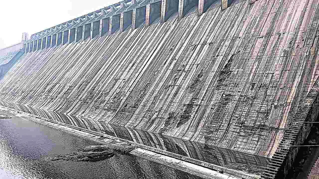Irrigation Projects: జలాశయాల నిర్వహణలో  అలసత్వం!