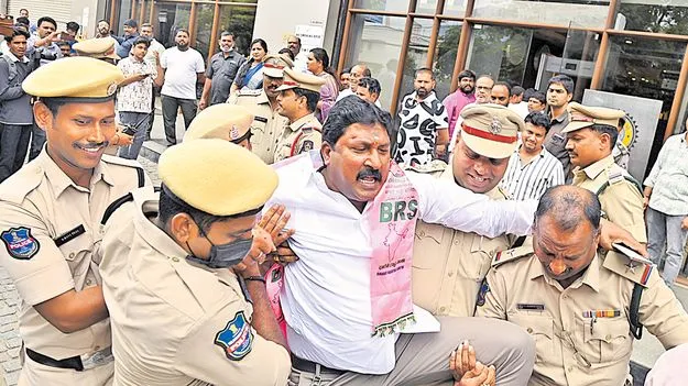 విచారణ వేళ హైటెన్షన్‌