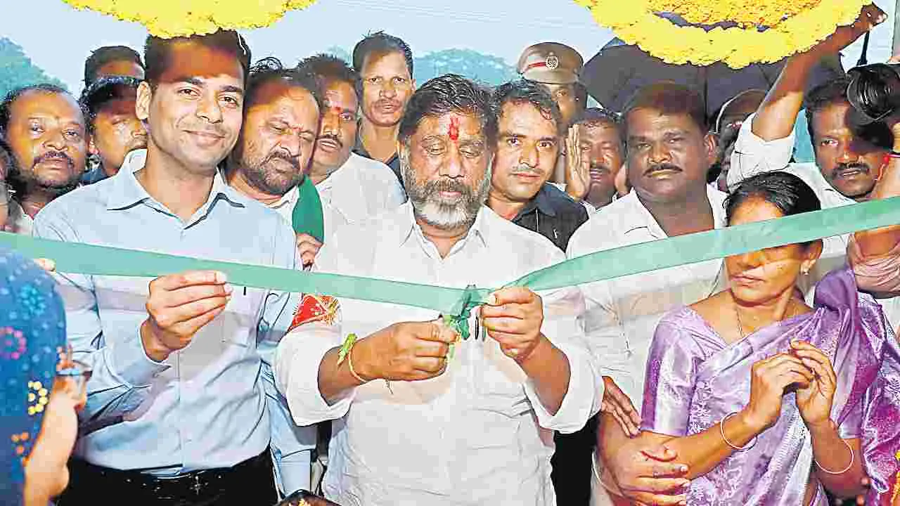 Bhatti Vikramarka: దశాబ్ది తర్వాత రేషన్‌ కార్డుల పంపిణీ