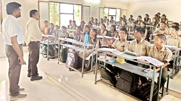  ఏపీ మోడల్‌ స్కూల్‌ పరిశీలించిన ఏపీసీ