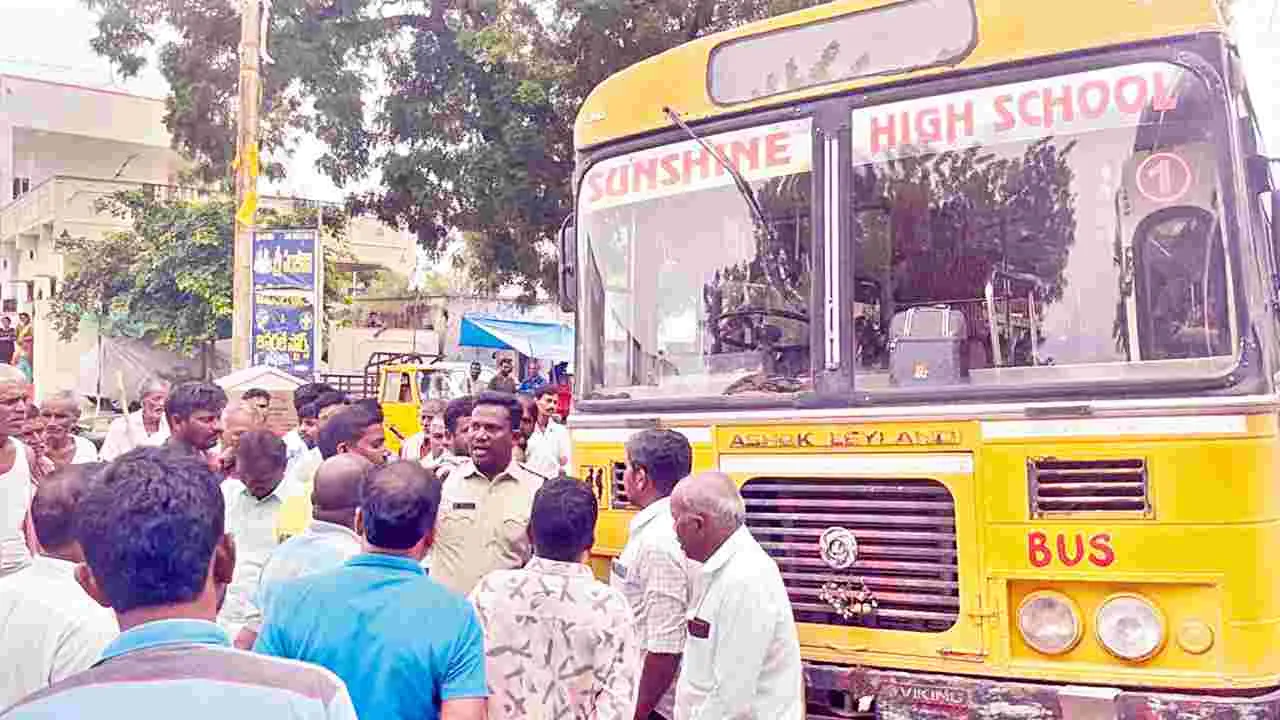 మా పిల్లలను సర్కారు బడికే పంపుతాం.. 