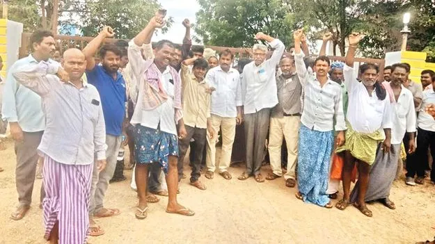 పొగాకు రైతుల ఆగ్రహం 