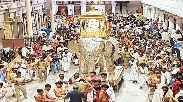 బంగారు అంబారీపై ప్రహ్లాదరాయలు