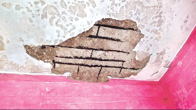  పెచ్చులూడుతున్న అంగన్‌వాడీ కేంద్రం