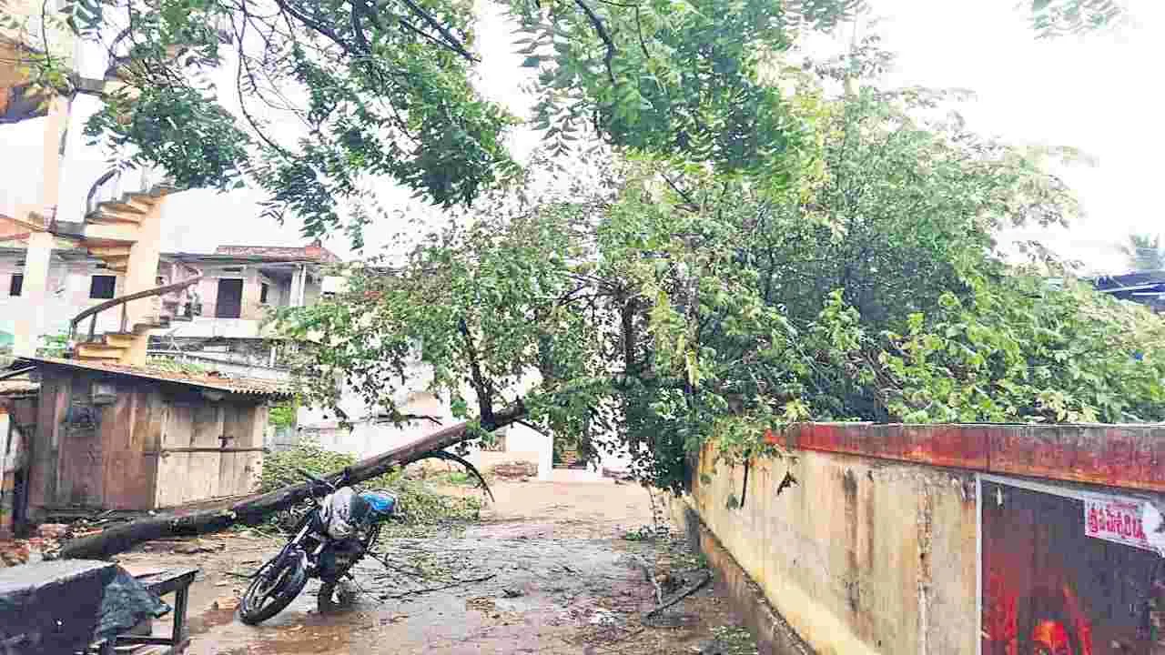 భారీ వర్షం
