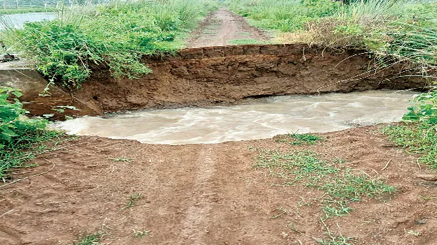  వంశధార ఎడమ కాలువ గట్టుకు గండి