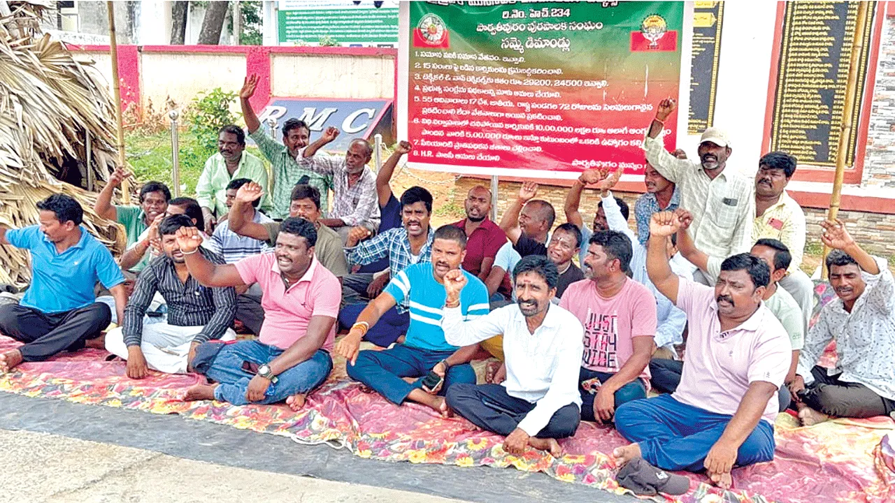ఆరోరోజుకు చేరుకున్న కార్మికుల సమ్మె