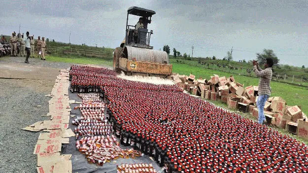 kumaram bheem asifabad- సీజ్‌ చేసిన మద్యం ధ్వంసం