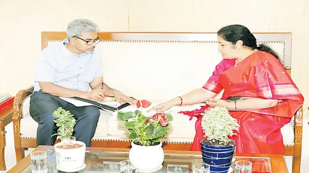 నిధులు తెచ్చినా..టెండర్లు ఎందుకు పిలవలేదు..