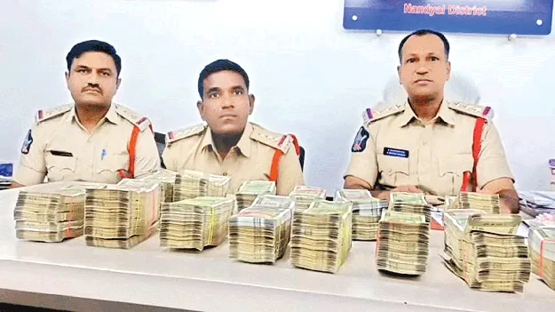 రూ. 37.9 లక్షలు స్వాధీనం