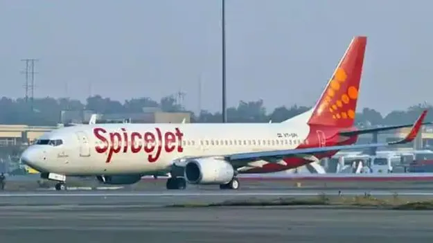 Shamshabad: శంషాబాద్‌లో స్పైస్‌జెట్‌ విమానం ఎమర్జెన్సీ ల్యాండింగ్‌ 