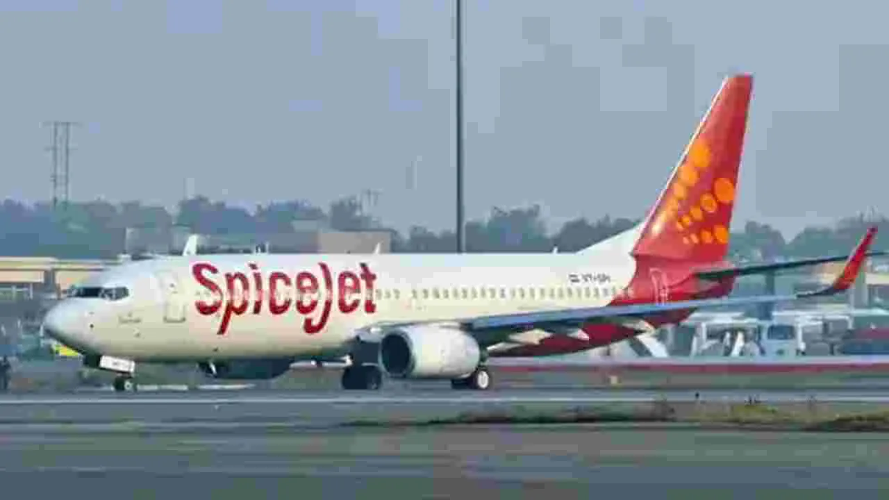Shamshabad: శంషాబాద్‌లో స్పైస్‌జెట్‌ విమానం ఎమర్జెన్సీ ల్యాండింగ్‌ 