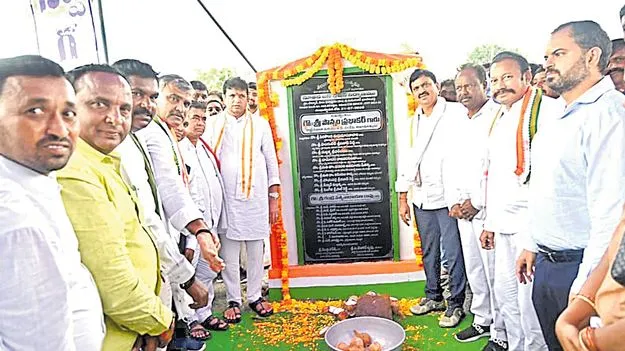 Ponguleti: తల తాకట్టు పెట్టైనా ఇందిరమ్మ ఇళ్లకు నిధులిస్తాం