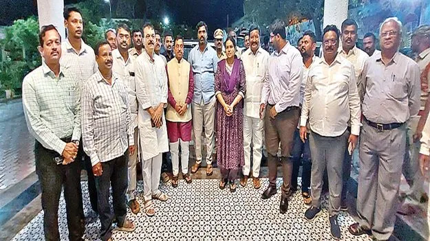    కేంద్ర మంత్రి ప్రహ్లాదజోషికి  ఘనస్వాగతం 