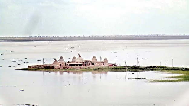    జలాధివాసంలో సంగమేశ్వరుడు 